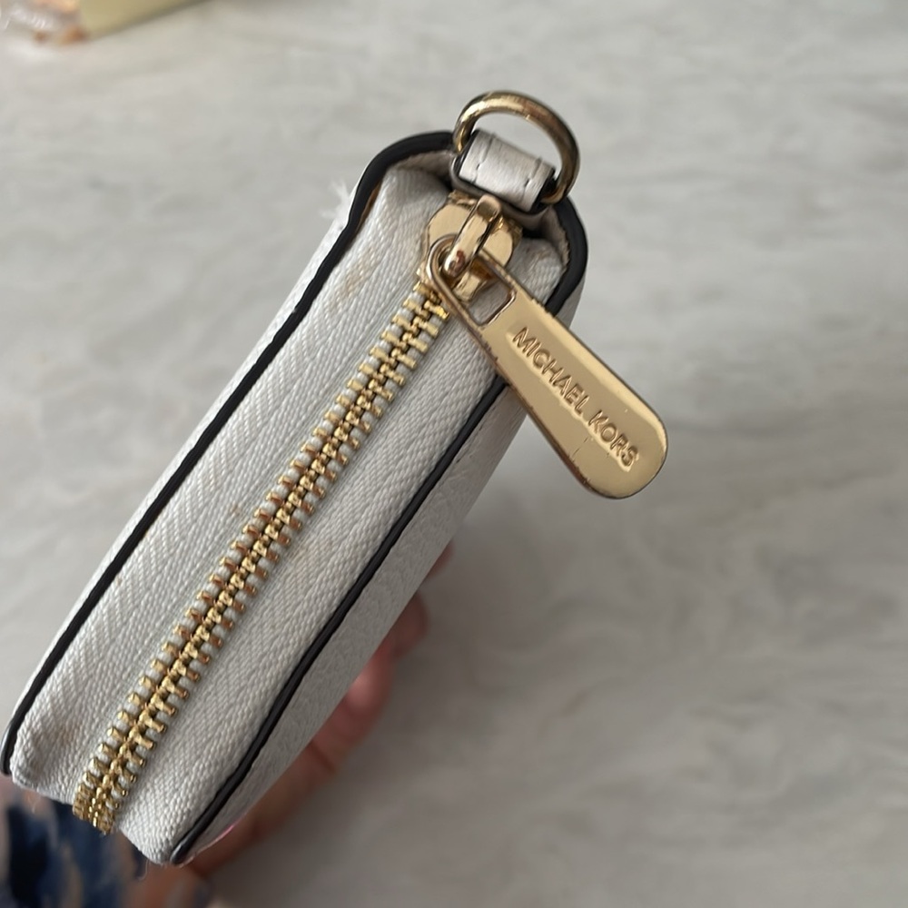 Michael Kors wallet - Picture 2 of 6